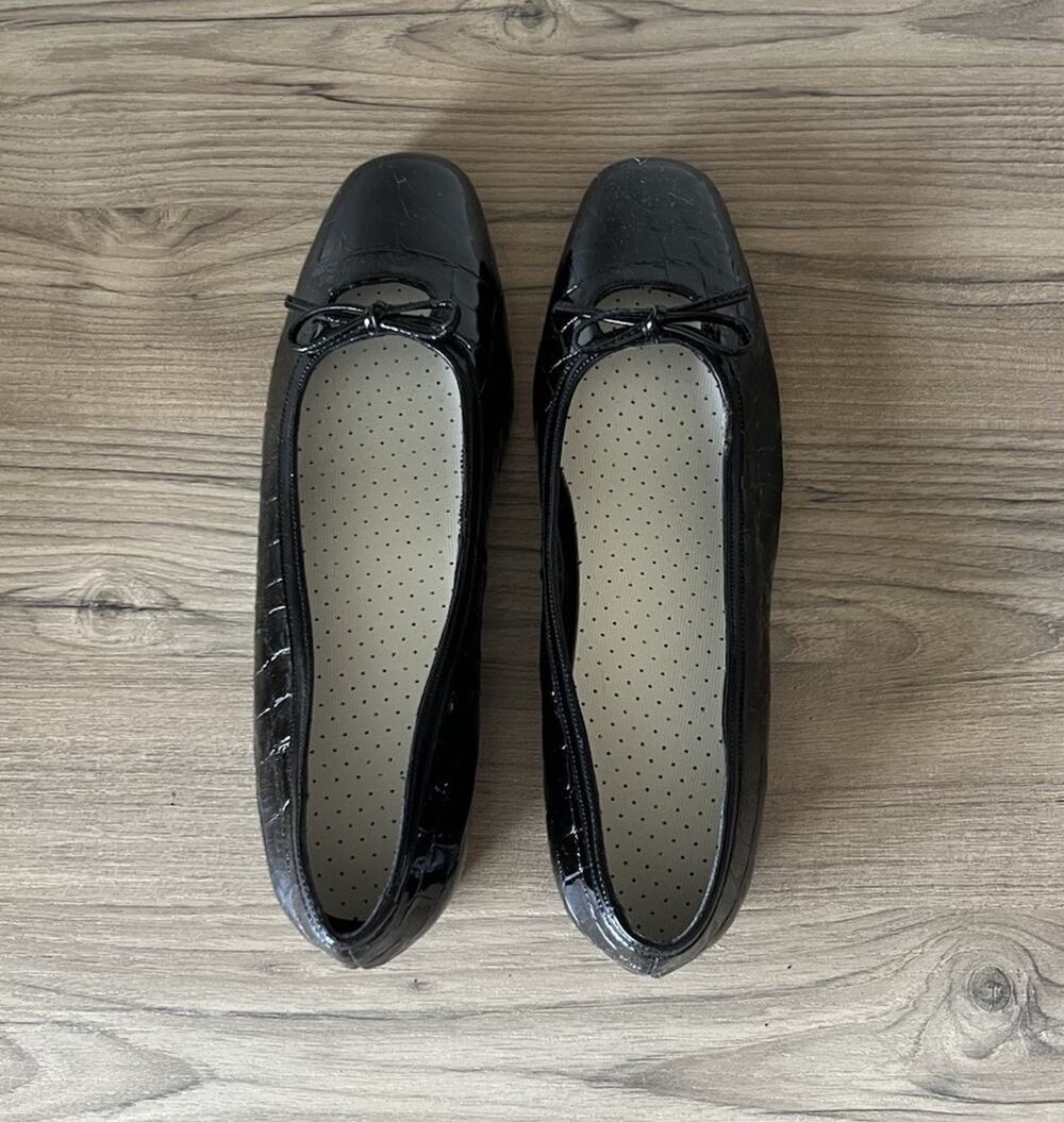 Lord and Taylor Black Patent Slip On Ballet Flats With Bow Crocodile Texture 9M